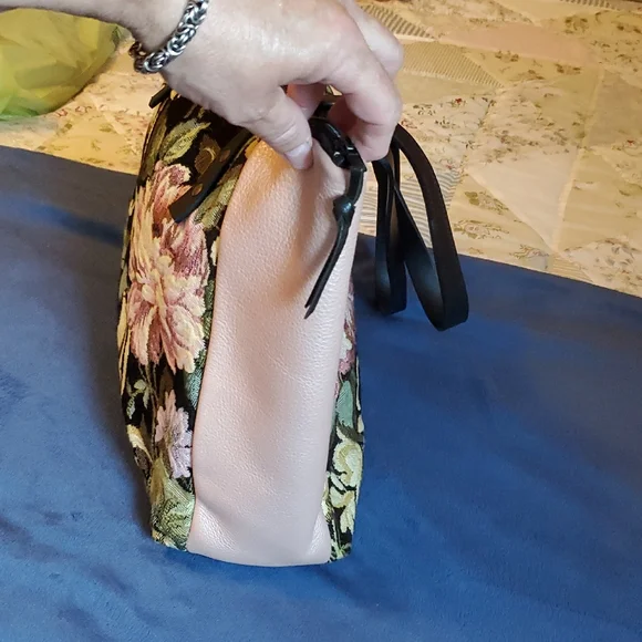 Floral Tapestry Tote Bag, Black and Pink. - Picture 5 of 7